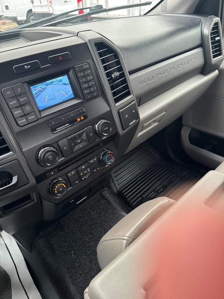 Ford Super Duty F-350 SRW XLT 2WD Reg Cab 8' Box 2018