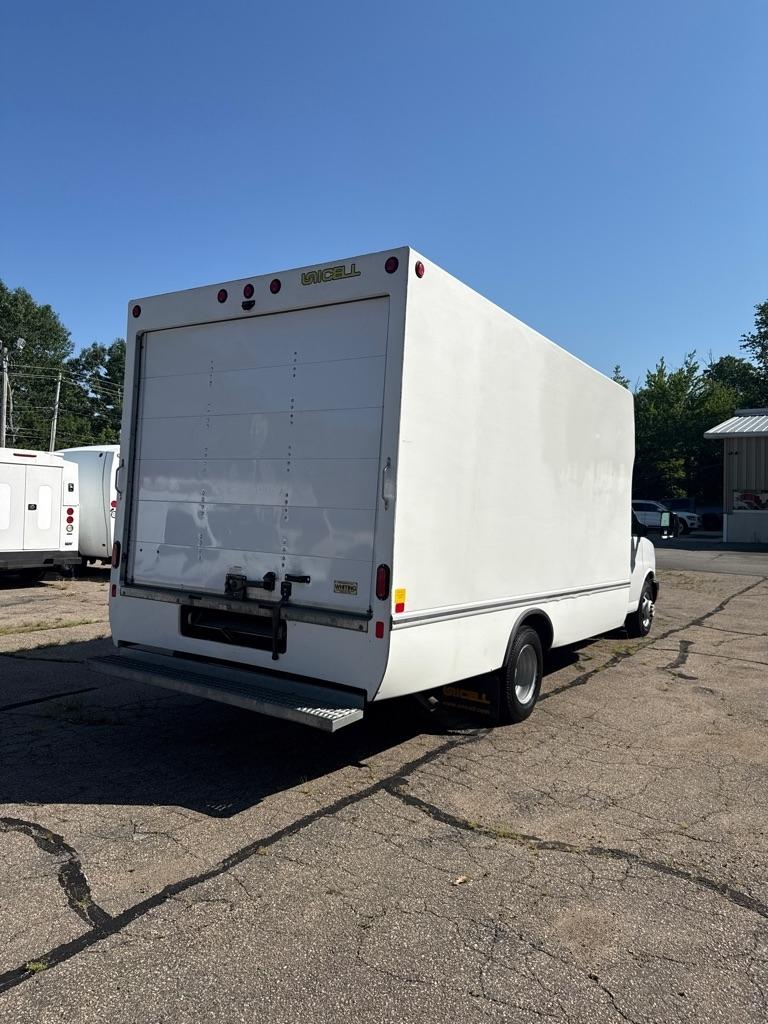 Chevrolet Express Commercial Cutaway 3500 Van 177" 2022
