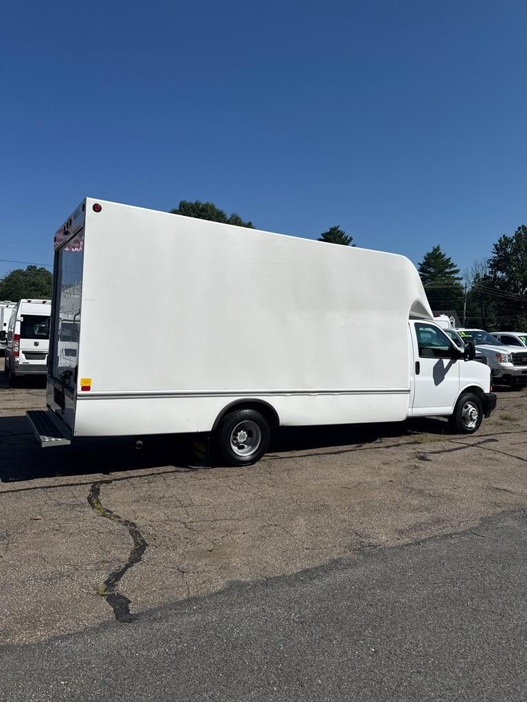 Chevrolet Express Commercial Cutaway 3500 Van 177" 2022