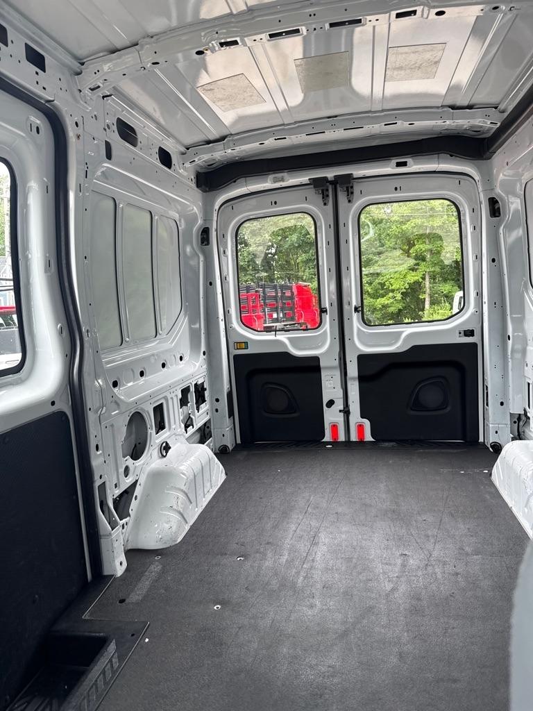 Ford Transit Cargo Van T-250 130" Med Rf 9000 GVWR Sliding RH Dr 2016