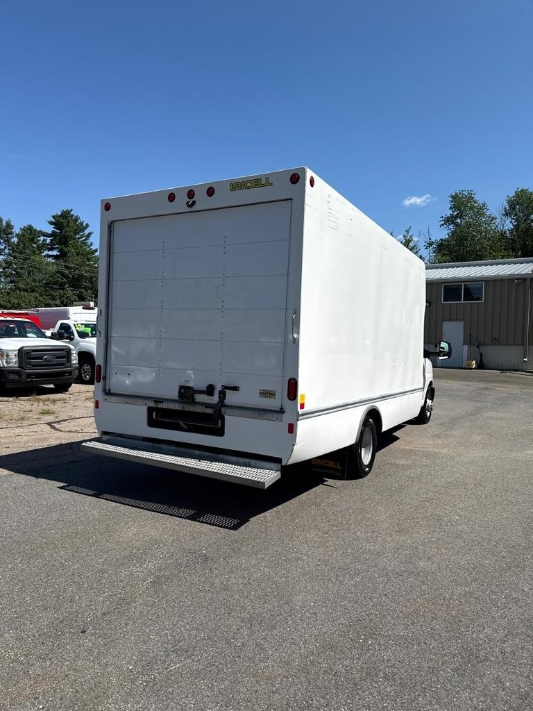 Chevrolet Express Commercial Cutaway 3500 Van 177" 2022