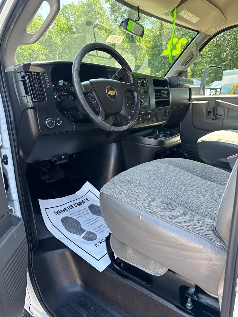 Chevrolet Express Commercial Cutaway 3500 Van 177" 2022