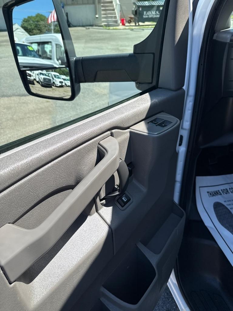 Chevrolet Express Commercial Cutaway 3500 Van 177" 2022