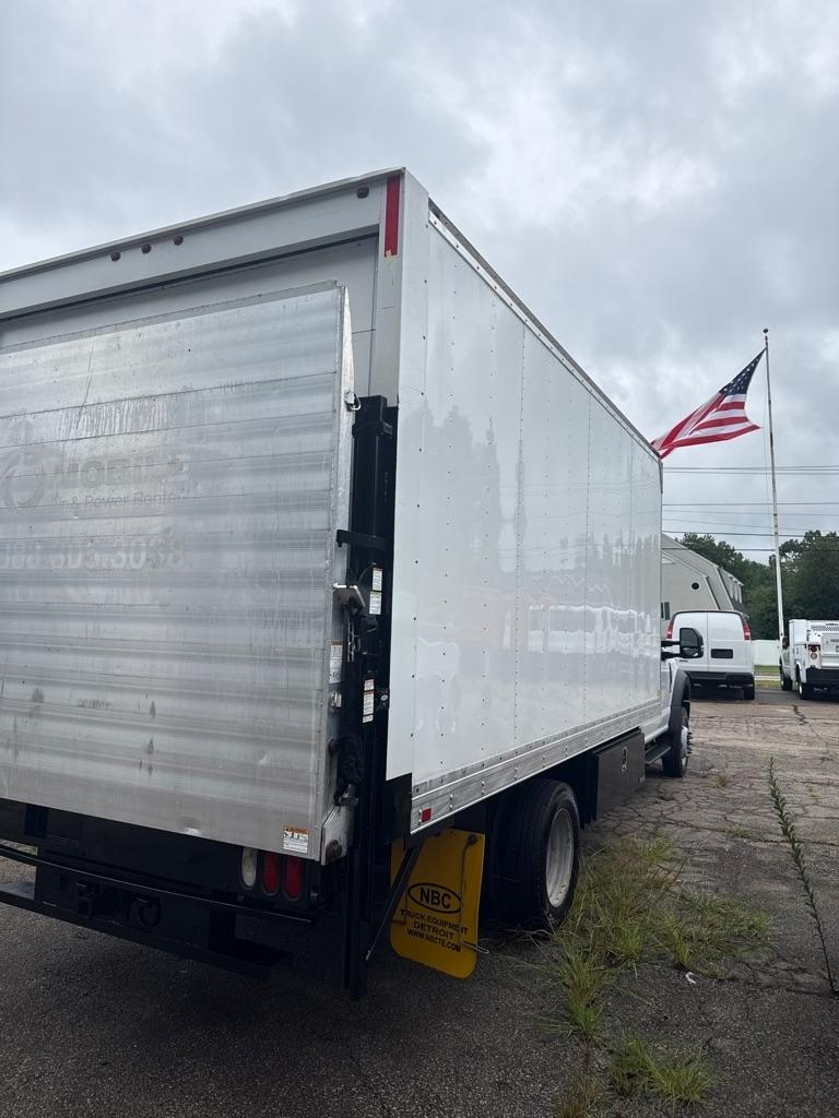 Ford Super Duty F-550 DRW XLT 2WD Reg Cab 145" WB 60" CA 2020