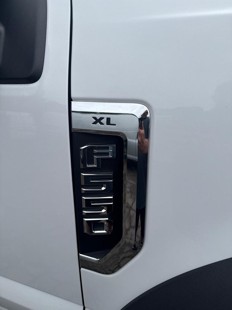 Ford Super Duty F-550 DRW XLT 2WD Reg Cab 145" WB 60" CA 2020