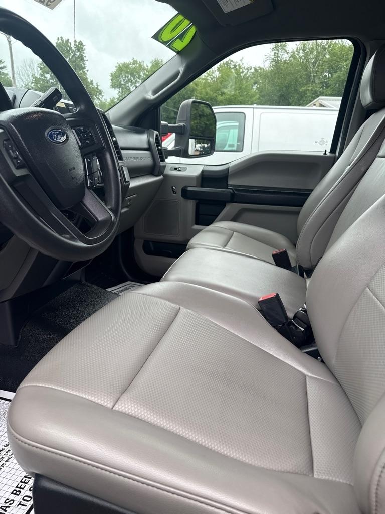 Ford Super Duty F-550 DRW XLT 2WD Reg Cab 145" WB 60" CA 2020