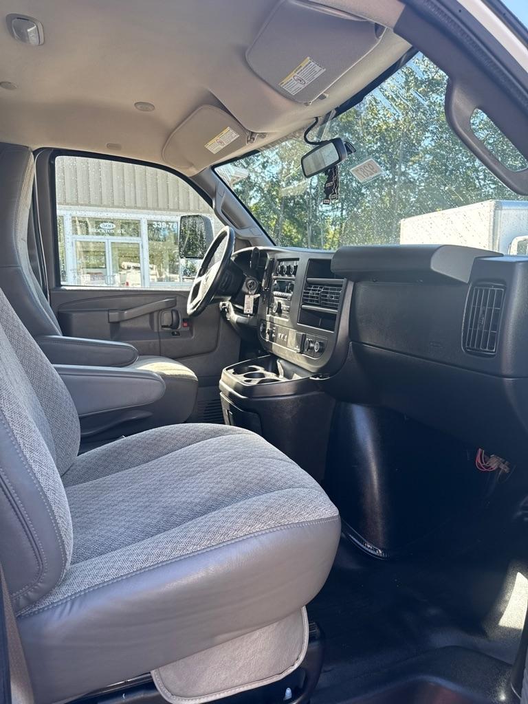 GMC Savana Commercial Cutaway 3500 Van 139" 2020