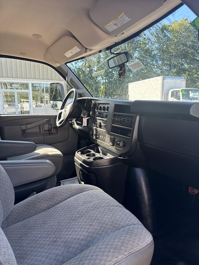 GMC Savana Commercial Cutaway 3500 Van 139" 2020