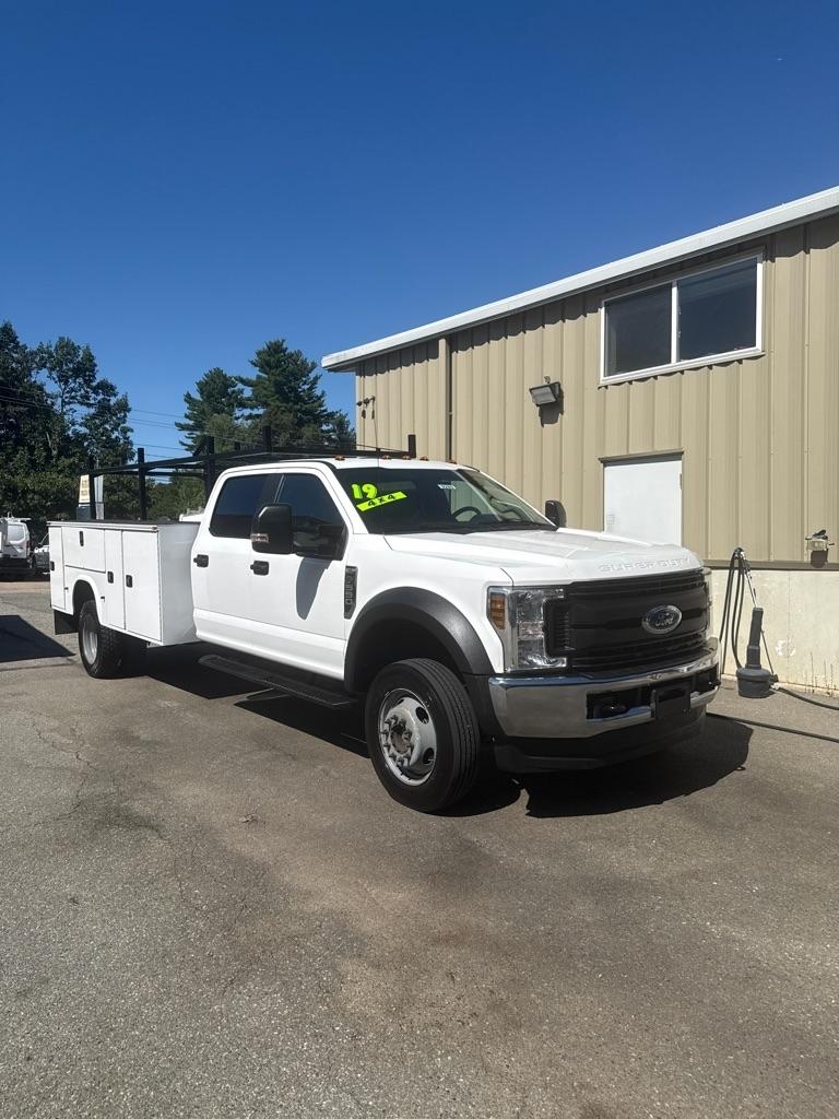 Ford Super Duty F-550 DRW XLT 4WD Crew Cab 179" WB 60" CA 2019