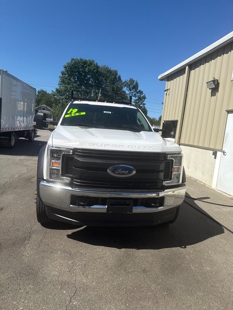 Ford Super Duty F-550 DRW XLT 4WD Crew Cab 179" WB 60" CA 2019