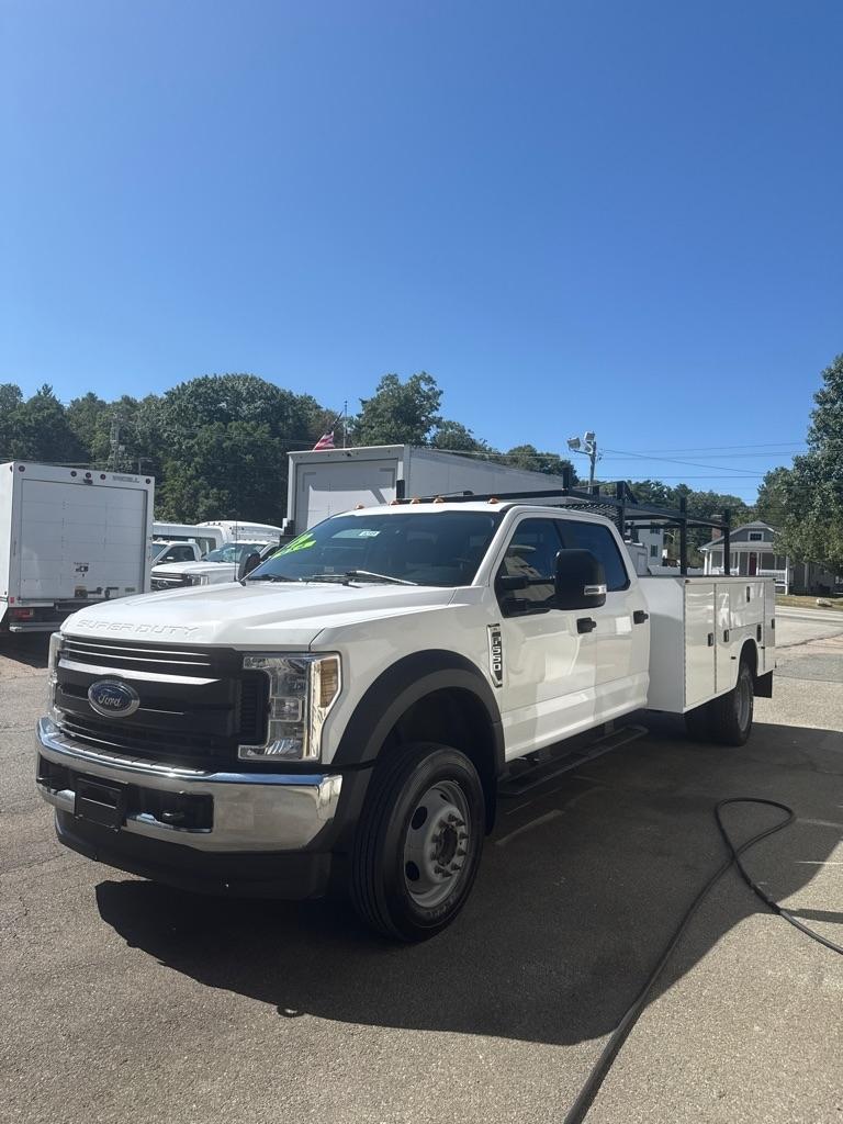 Ford Super Duty F-550 DRW XLT 4WD Crew Cab 179" WB 60" CA 2019