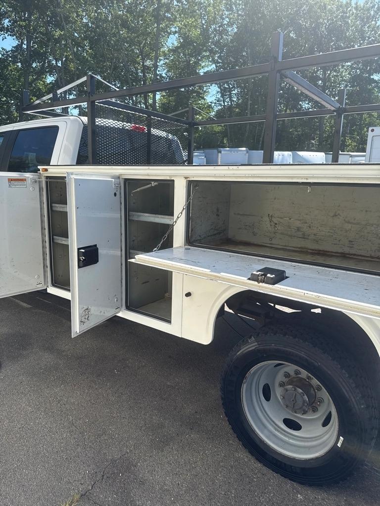 Ford Super Duty F-550 DRW XLT 4WD Crew Cab 179" WB 60" CA 2019