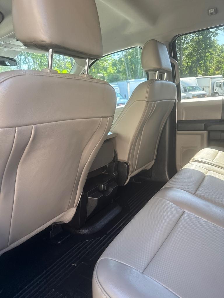 Ford Super Duty F-550 DRW XLT 4WD Crew Cab 179" WB 60" CA 2019