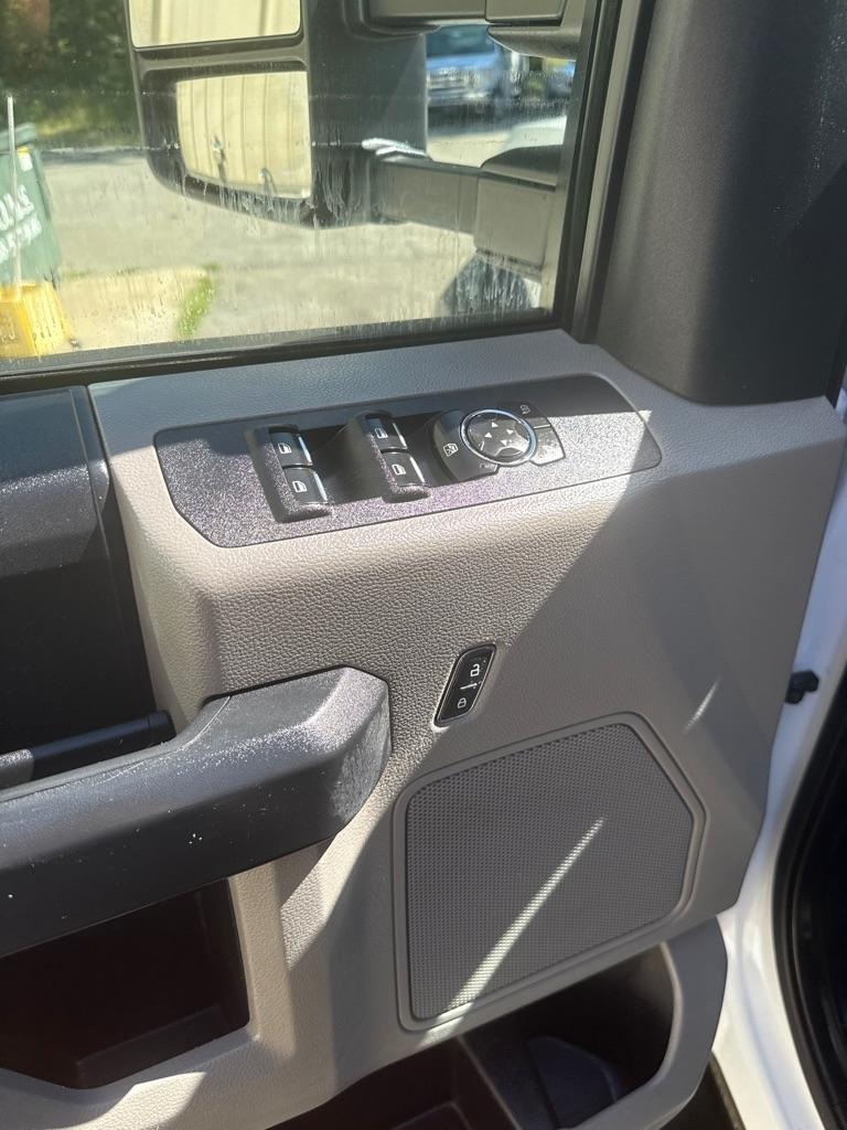 Ford Super Duty F-550 DRW XLT 4WD Crew Cab 179" WB 60" CA 2019