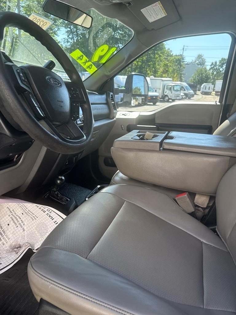 Ford Super Duty F-550 DRW XLT 4WD Crew Cab 179" WB 60" CA 2019