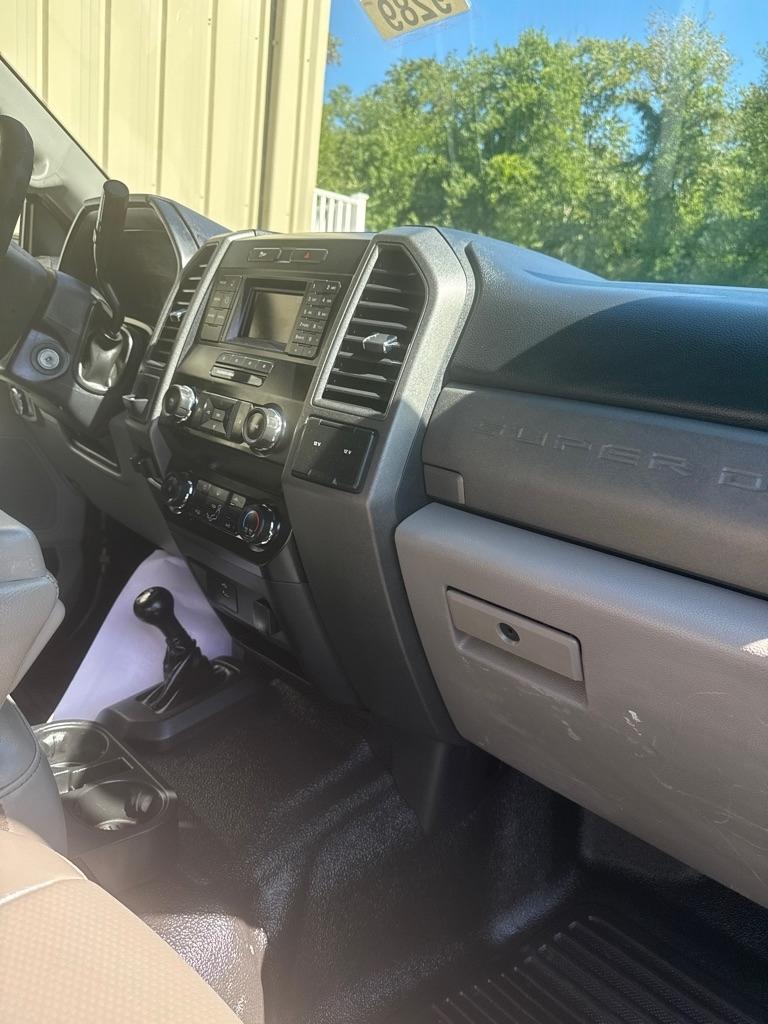 Ford Super Duty F-550 DRW XLT 4WD Crew Cab 179" WB 60" CA 2019