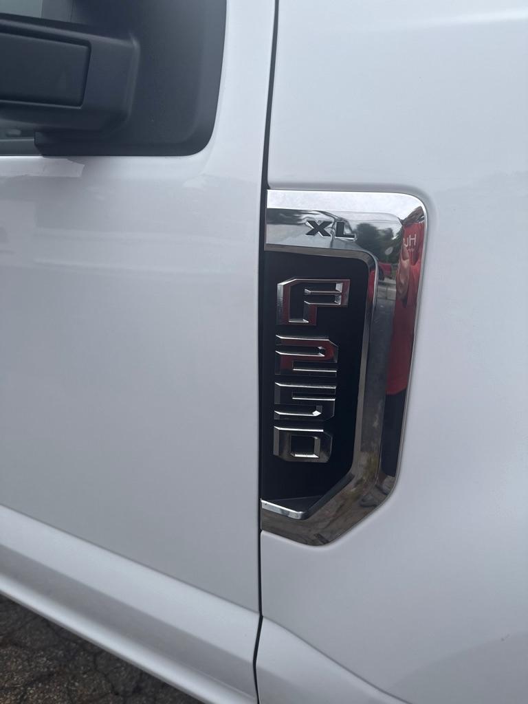 Ford Super Duty F-250 SRW King Ranch 4WD Crew Cab 8' Box 2022