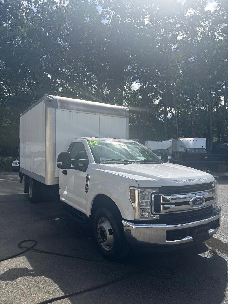 Ford Super Duty F-350 DRW XLT 2WD Reg Cab 145" WB 60" CA 2019