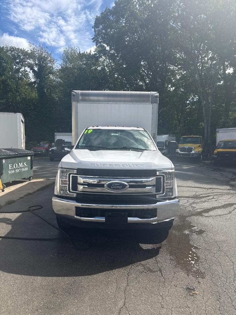 Ford Super Duty F-350 DRW XLT 2WD Reg Cab 145" WB 60" CA 2019