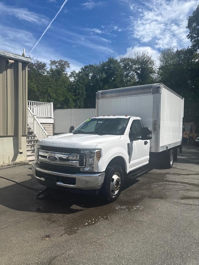 Ford Super Duty F-350 DRW XLT 2WD Reg Cab 145" WB 60" CA 2019
