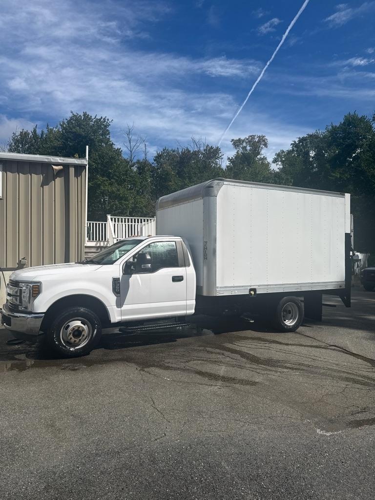 Ford Super Duty F-350 DRW XLT 2WD Reg Cab 145" WB 60" CA 2019