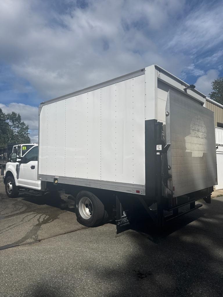 Ford Super Duty F-350 DRW XLT 2WD Reg Cab 145" WB 60" CA 2019