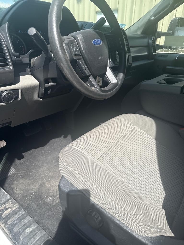 Ford Super Duty F-350 DRW XLT 2WD Reg Cab 145" WB 60" CA 2019