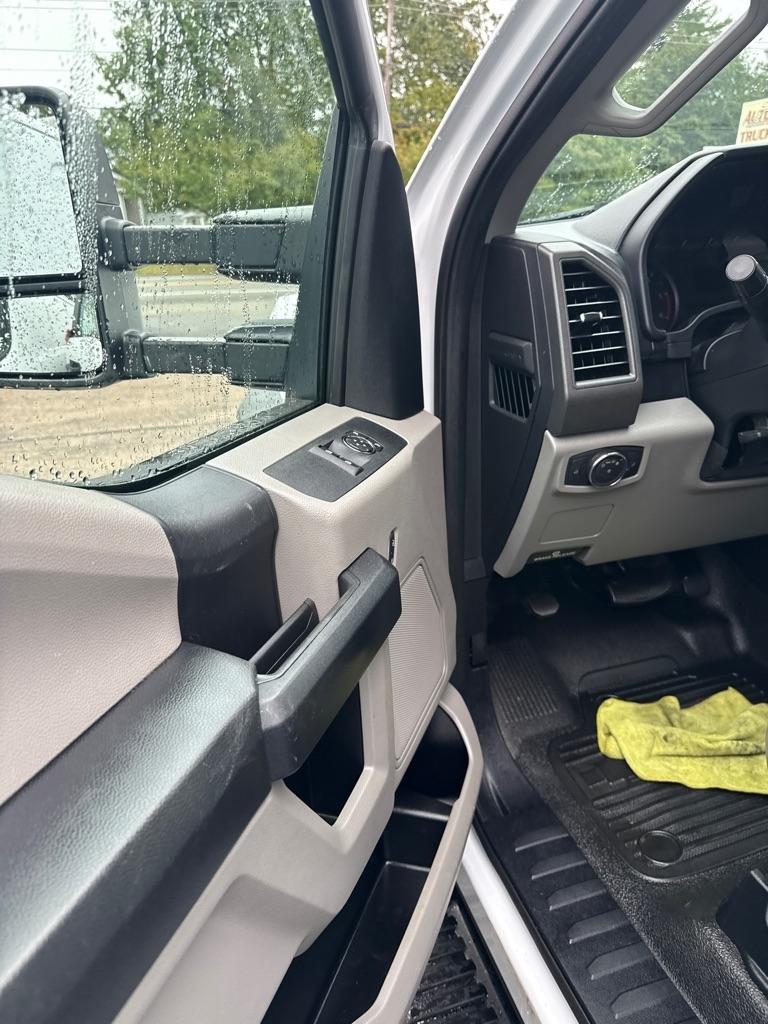 Ford Super Duty F-550 DRW XLT 4WD Reg Cab 145" WB 60" CA 2020