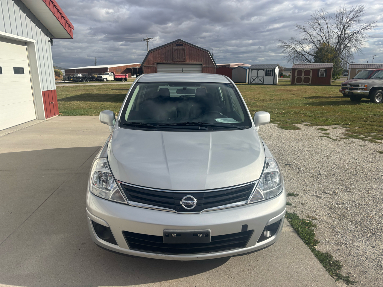Nissan Versa 1.8 SL Hatchback 2012 Nissan Versa 1.8 SL Hatchback 2012