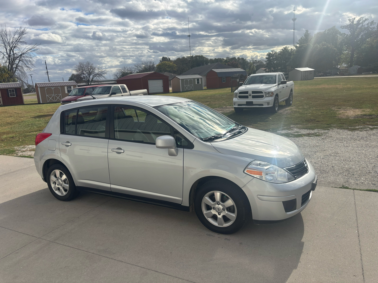 Nissan Versa 1.8 SL Hatchback 2012 Nissan Versa 1.8 SL Hatchback 2012