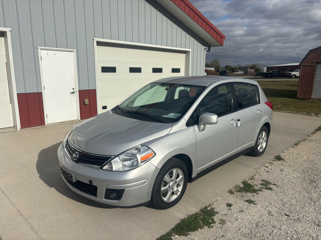 Nissan Versa 1.8 SL Hatchback 2012 Nissan Versa 1.8 SL Hatchback 2012