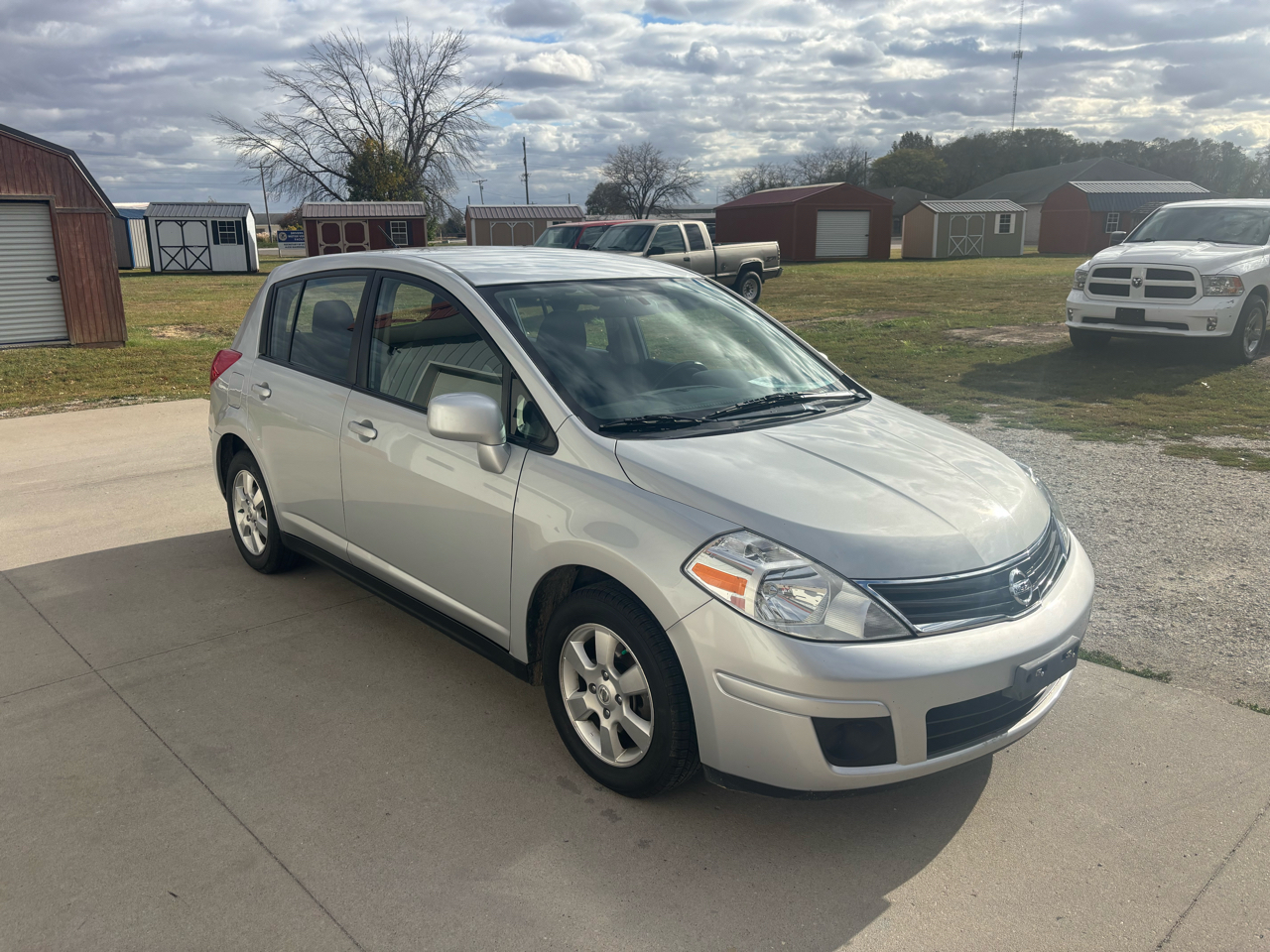 Nissan Versa 1.8 SL Hatchback 2012 Nissan Versa 1.8 SL Hatchback 2012