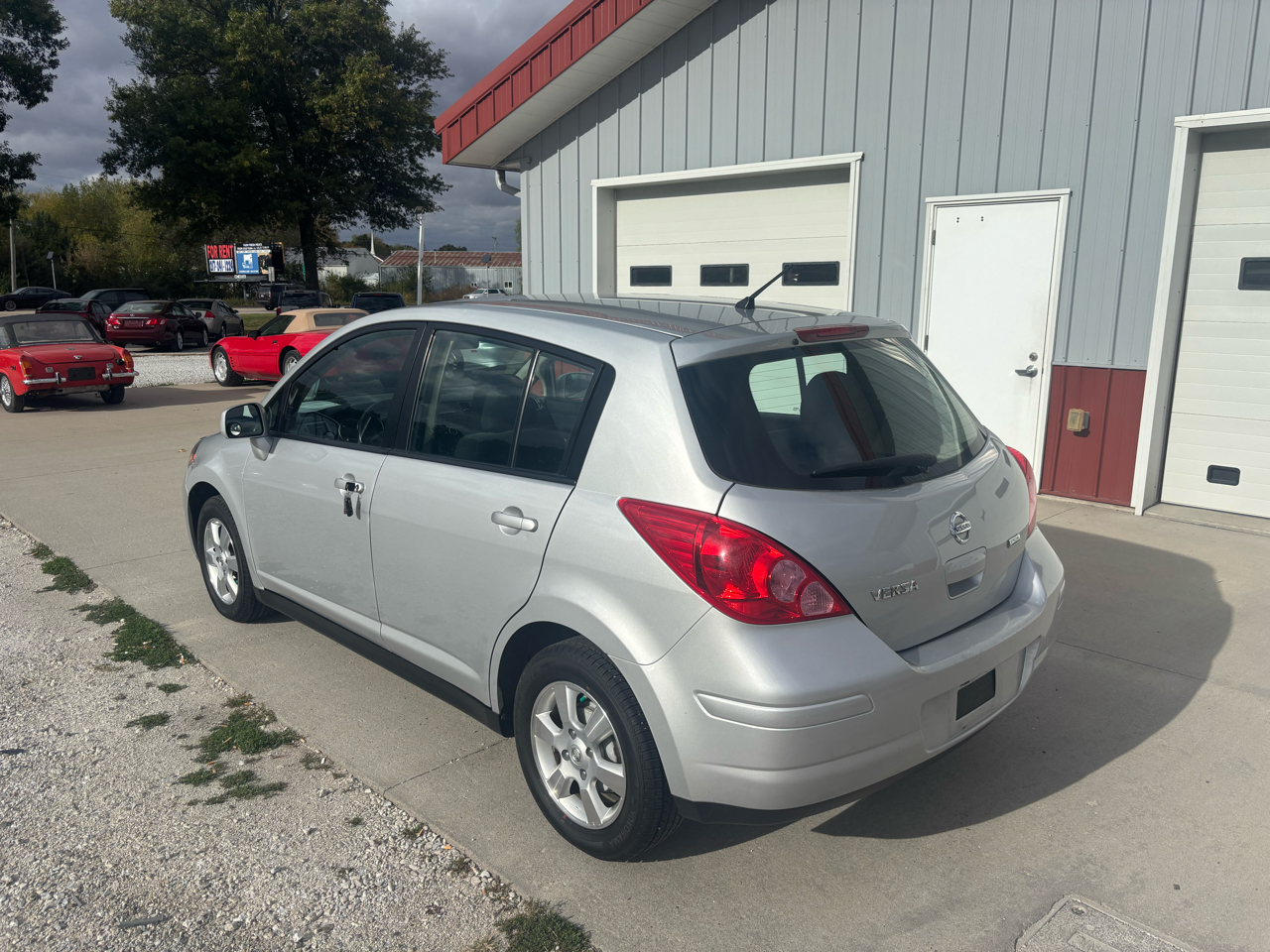 Nissan Versa 1.8 SL Hatchback 2012 Nissan Versa 1.8 SL Hatchback 2012