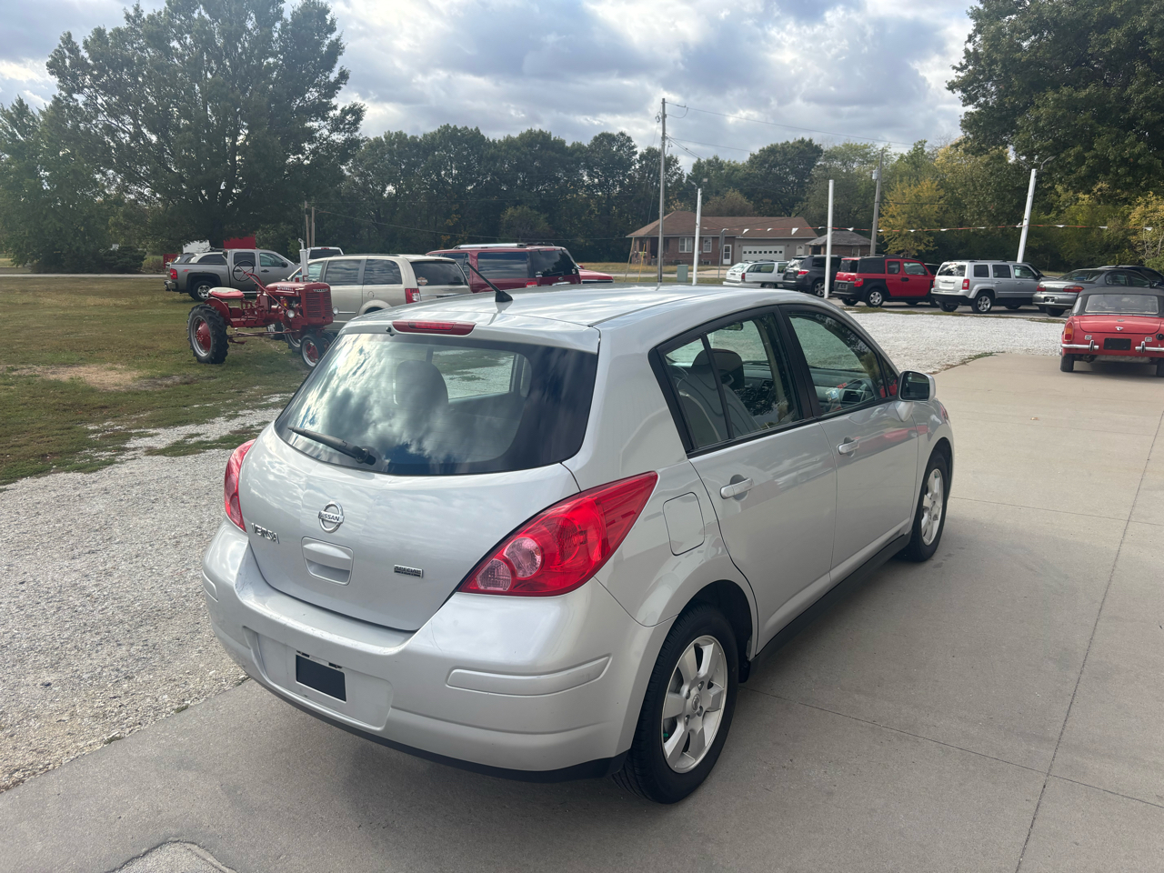 Nissan Versa 1.8 SL Hatchback 2012 Nissan Versa 1.8 SL Hatchback 2012