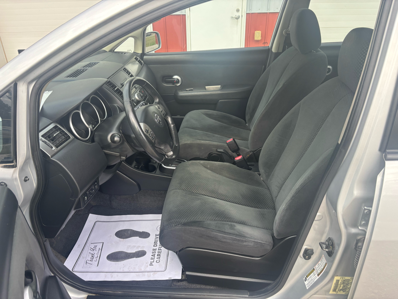 Nissan Versa 1.8 SL Hatchback 2012 Nissan Versa 1.8 SL Hatchback 2012