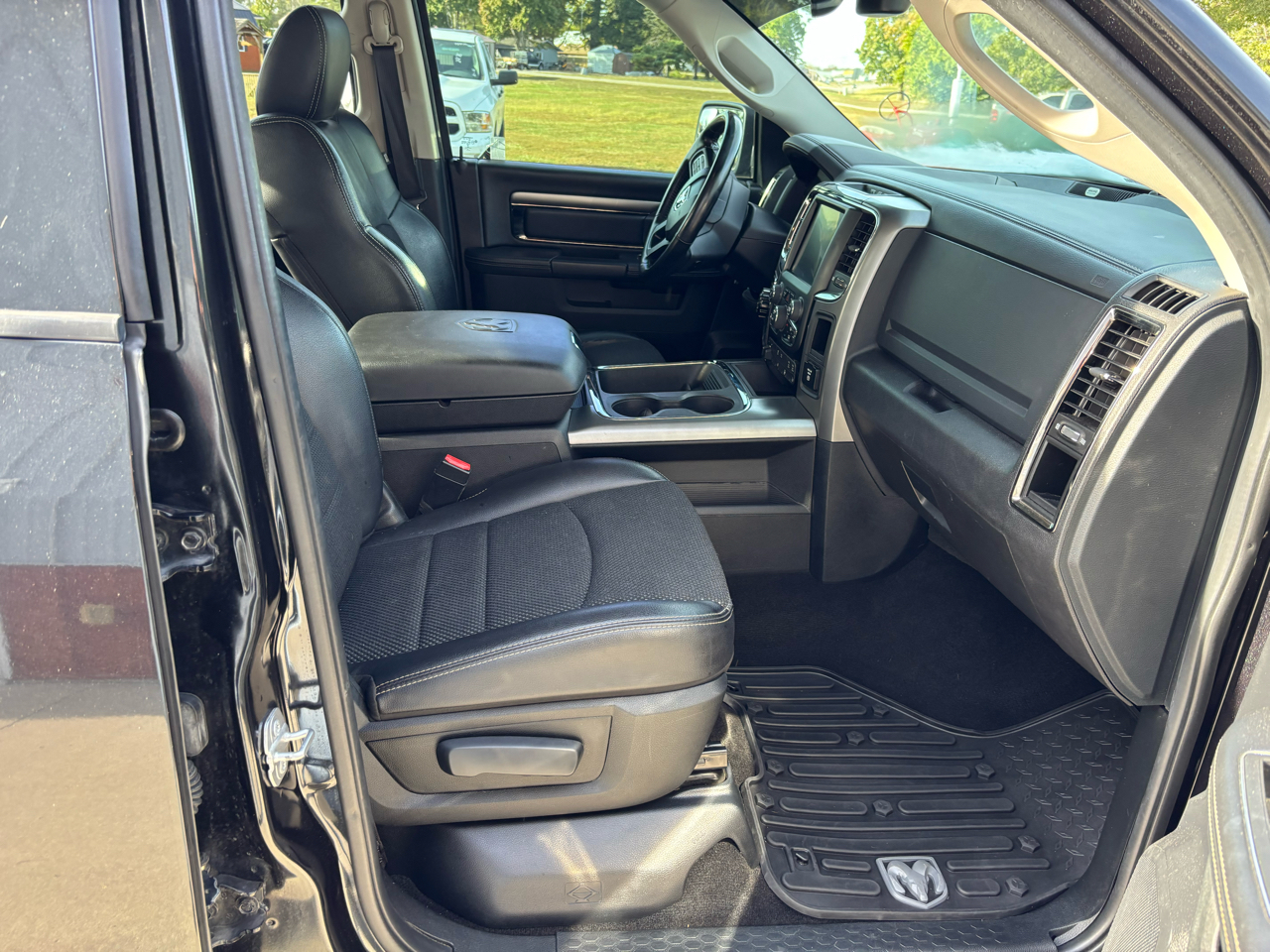 RAM 1500 Sport Crew Cab LWB 4WD 2017 RAM 1500 Sport Crew Cab LWB 4WD 2017