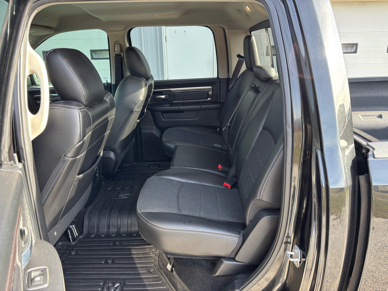 RAM 1500 Sport Crew Cab LWB 4WD 2017 RAM 1500 Sport Crew Cab LWB 4WD 2017