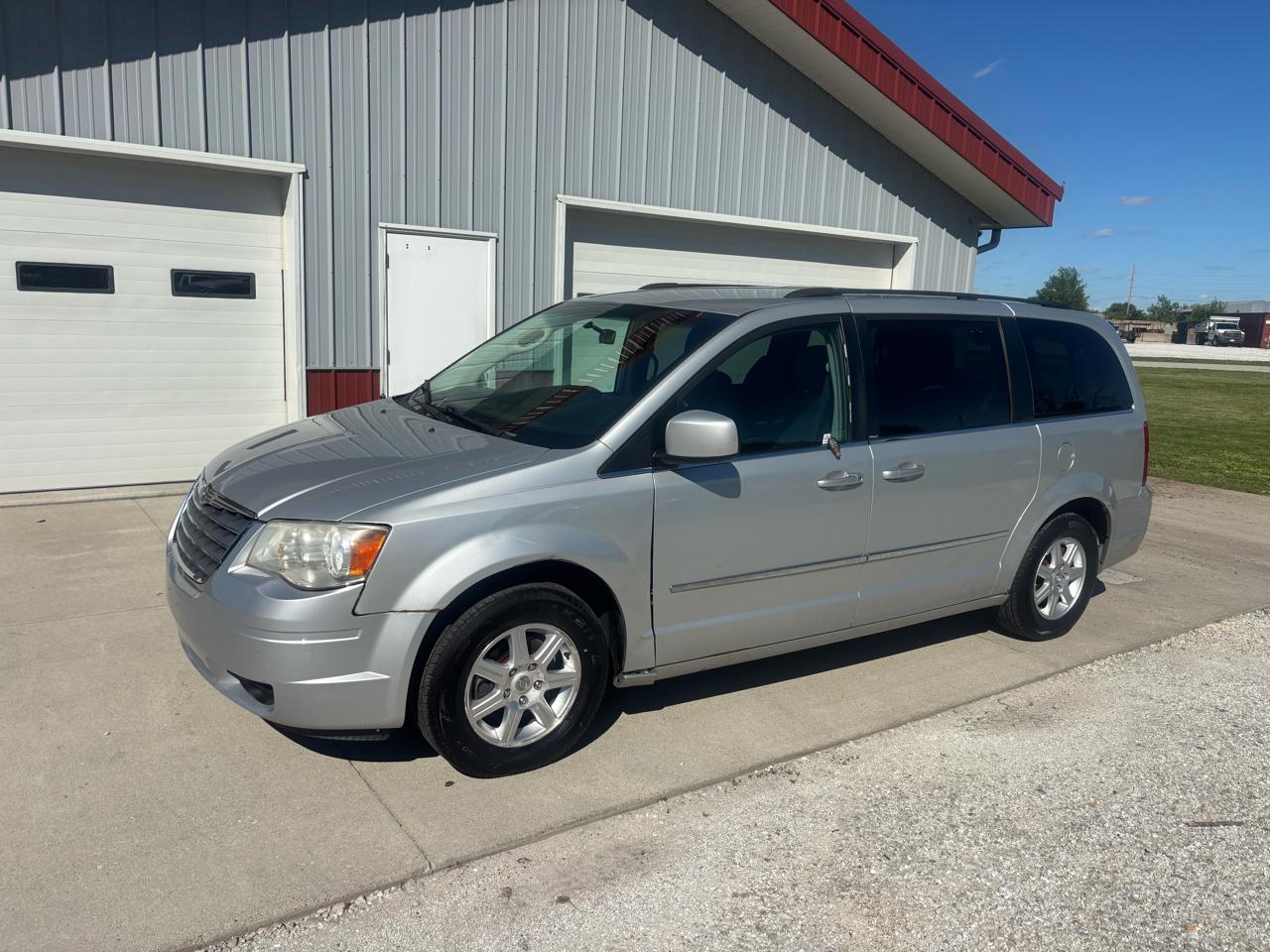 Chrysler Town & Country Touring Plus 2010