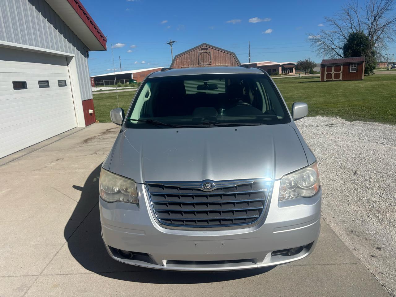 Chrysler Town & Country Touring Plus 2010