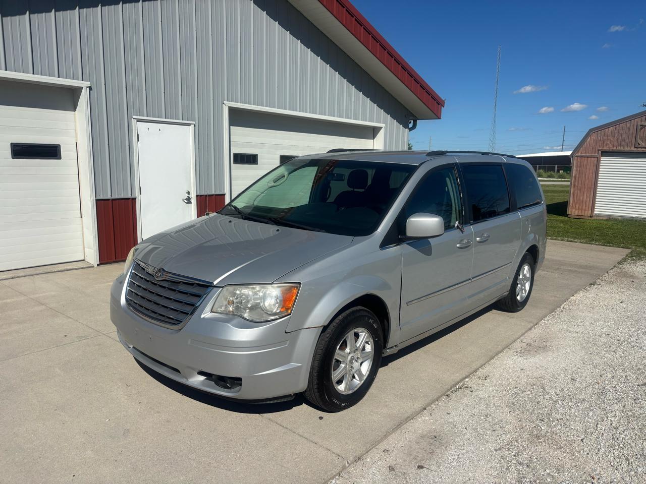 Chrysler Town & Country Touring Plus 2010