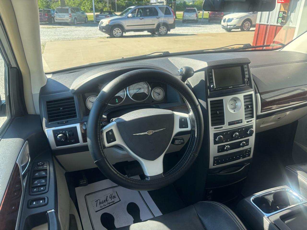 Chrysler Town & Country Touring Plus 2010