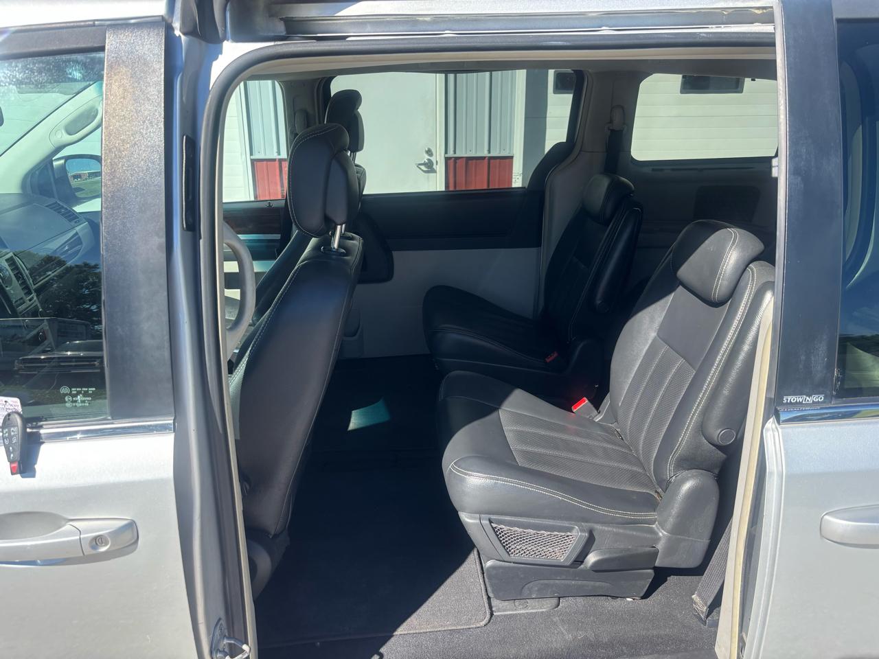 Chrysler Town & Country Touring Plus 2010