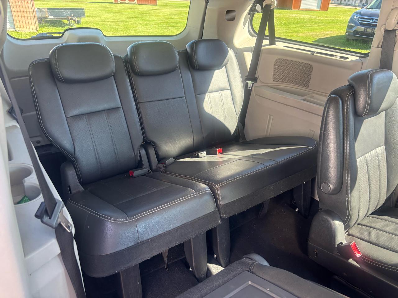 Chrysler Town & Country Touring Plus 2010