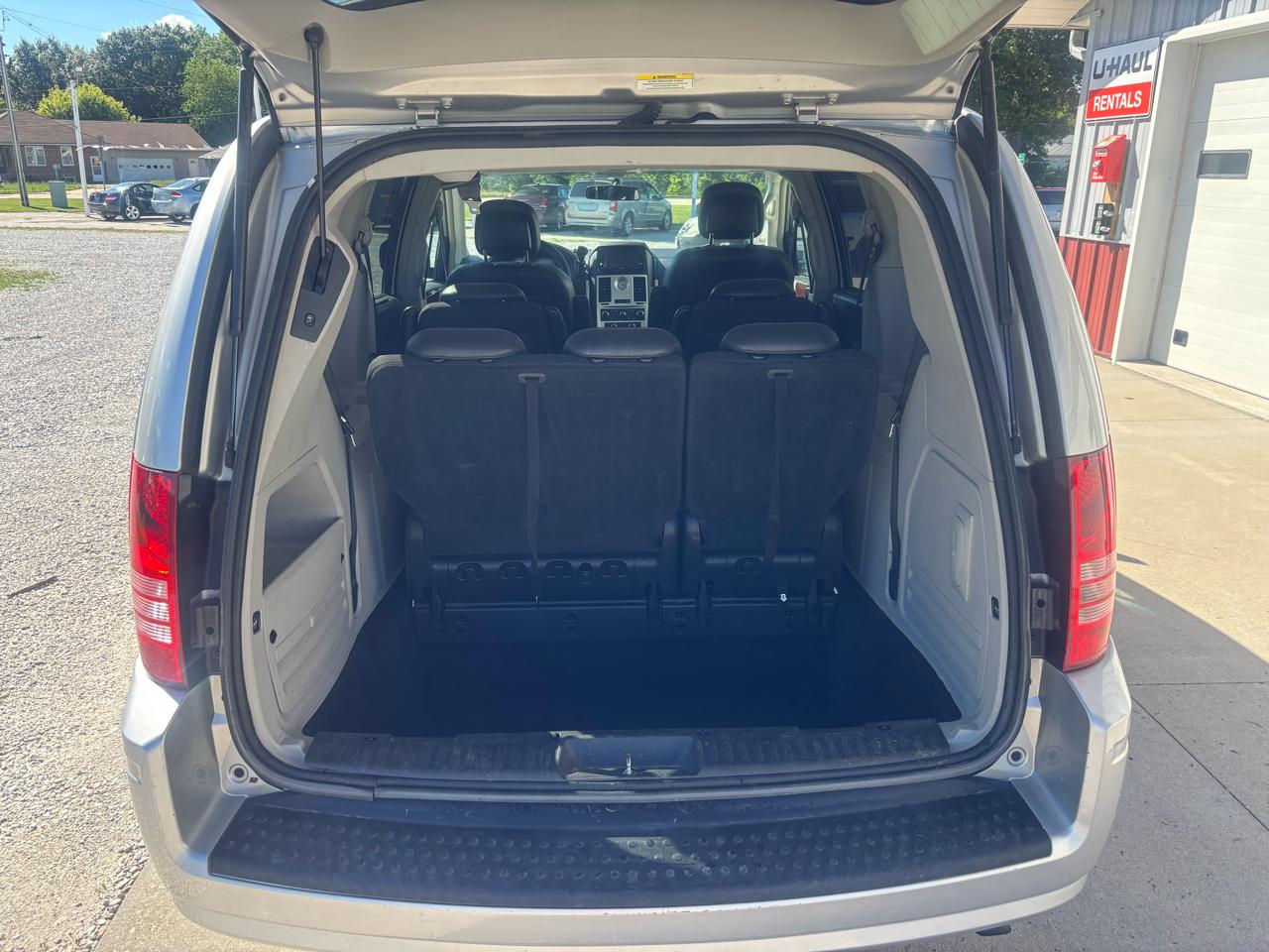 Chrysler Town & Country Touring Plus 2010