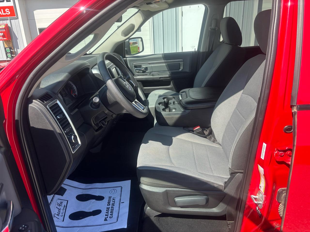 RAM 1500 SLT Quad Cab 4WD 2022