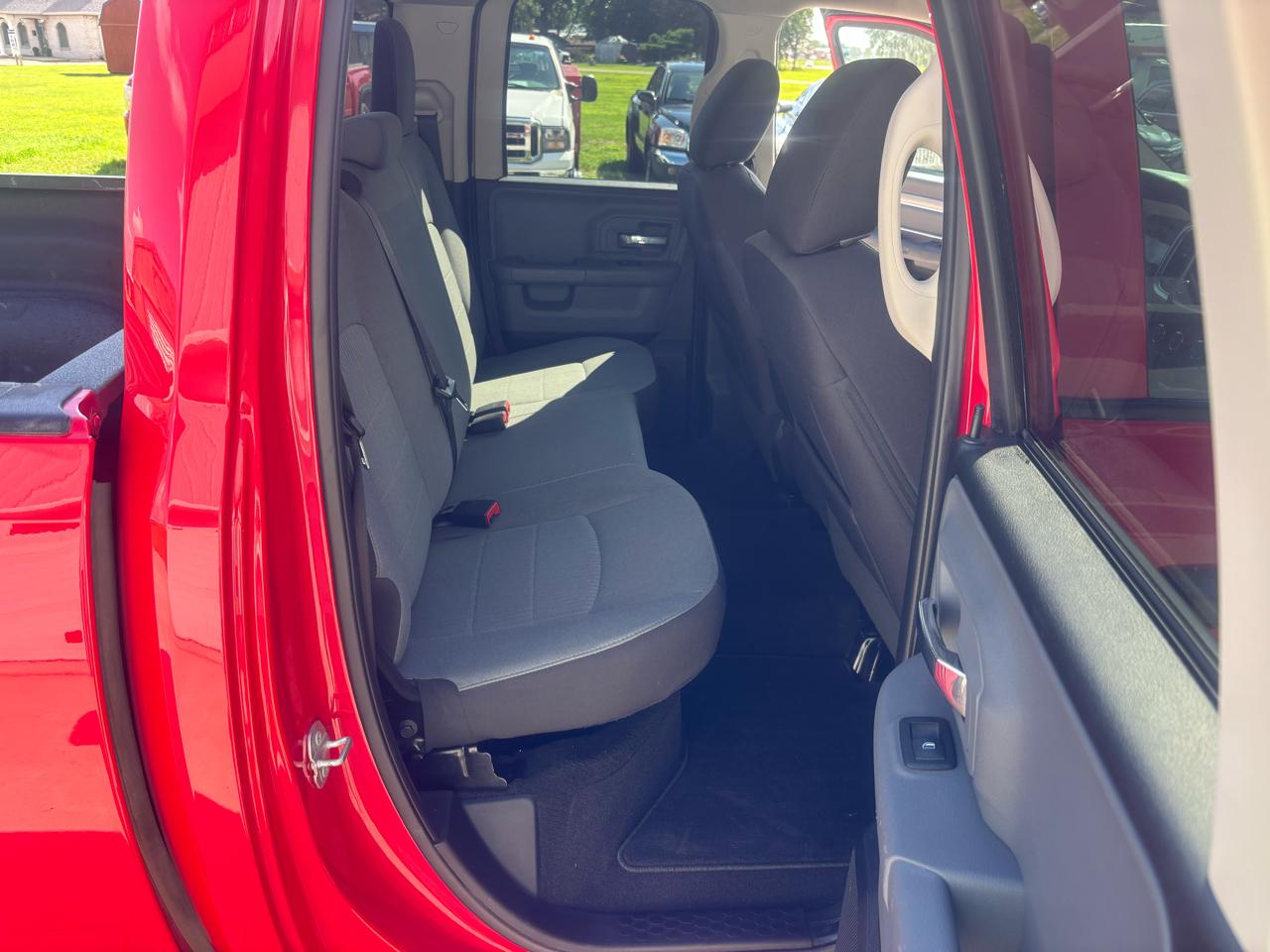 RAM 1500 SLT Quad Cab 4WD 2022
