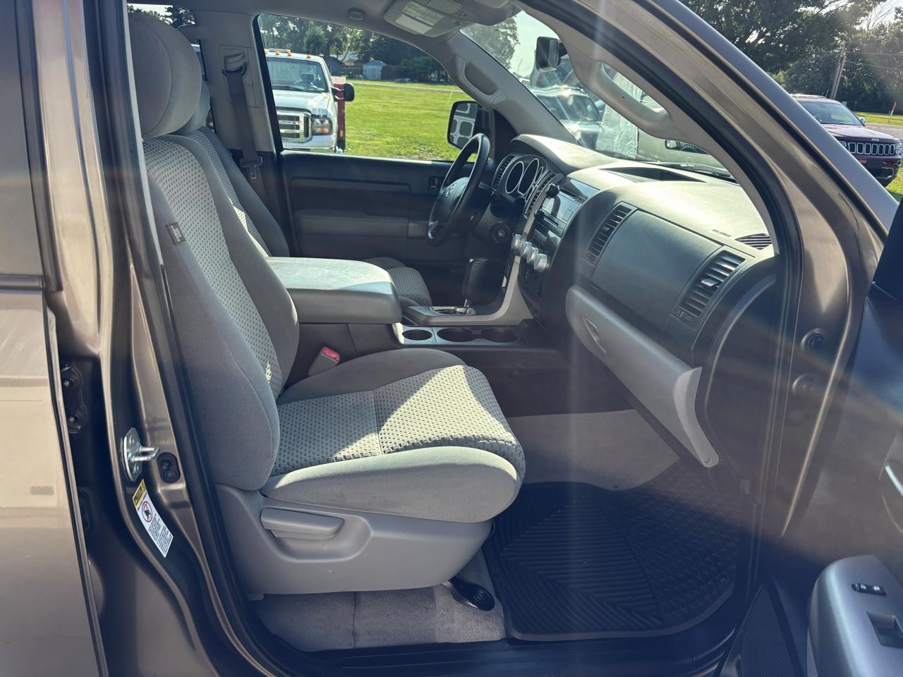 Toyota Tundra Tundra-Grade 5.7L FFV Double Cab 4WD 2011