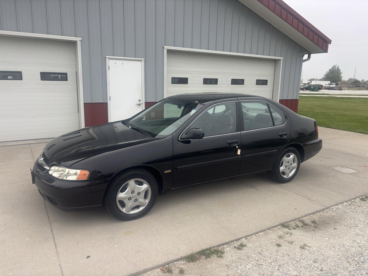 Nissan Altima XE 2001