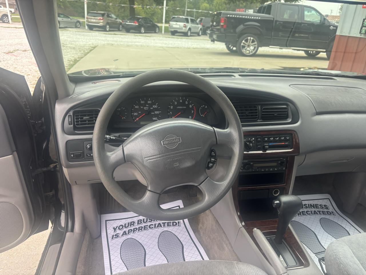Nissan Altima XE 2001