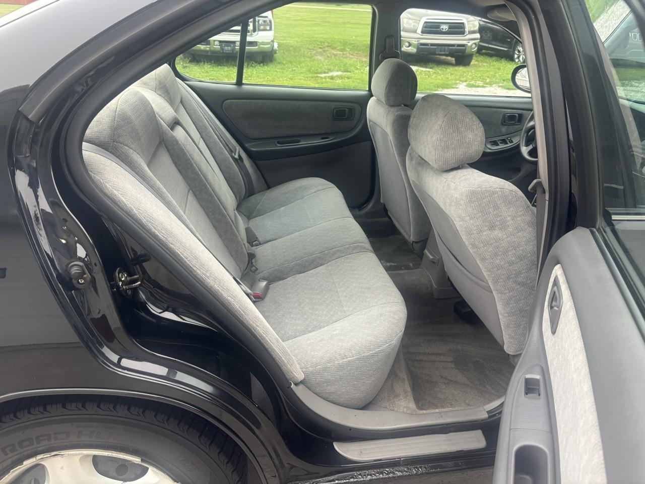 Nissan Altima XE 2001